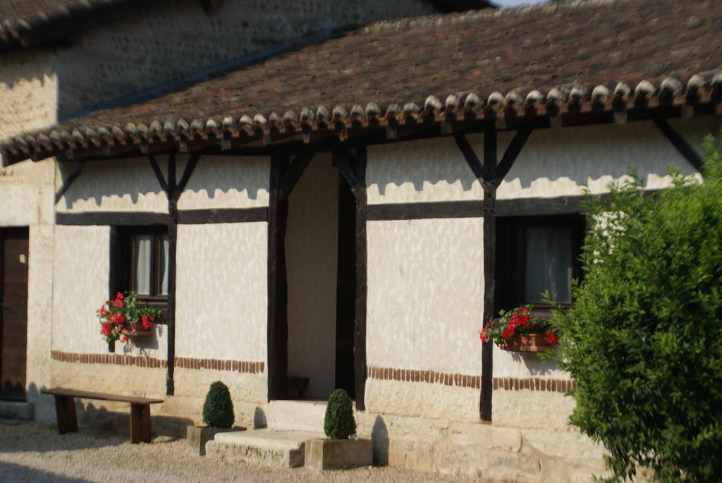 Le Moulin De Champagne Bed & Breakfast Viriat Bagian luar foto